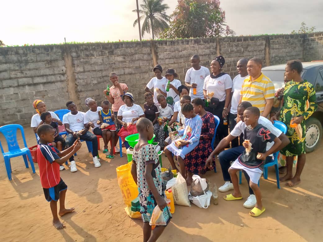 L'équipe de fondation de l'orphelinat